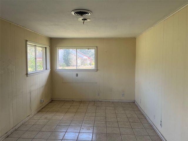 419 Lee Avenue, Jones Creek, TX 77541