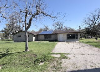 419 Lee Avenue, Jones Creek, TX 77541