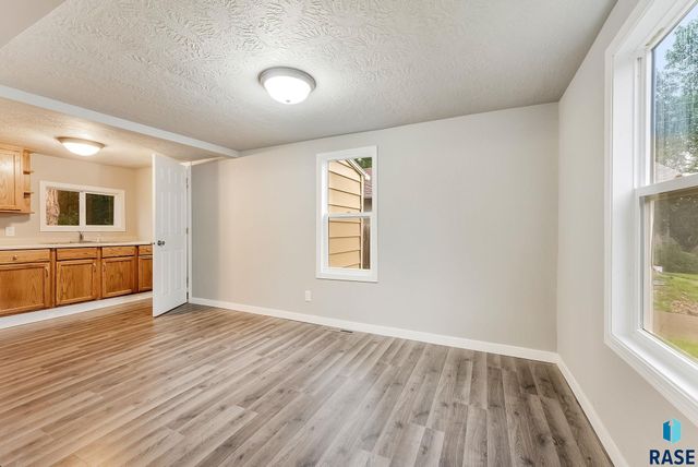 1304 E 22nd St Street, Sioux Falls, SD 57105