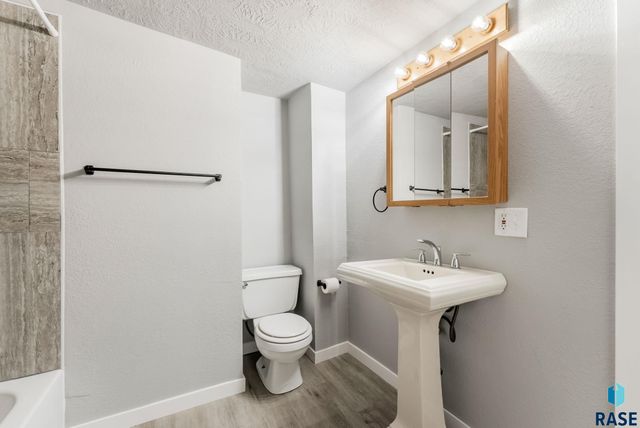 1304 E 22nd St Street, Sioux Falls, SD 57105