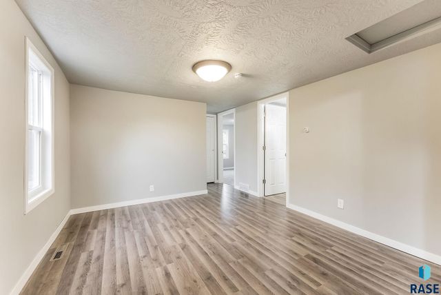 1304 E 22nd St Street, Sioux Falls, SD 57105