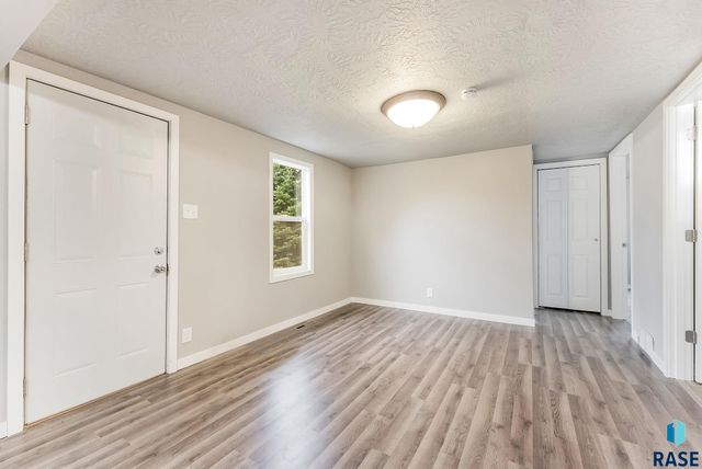 1304 E 22nd St Street, Sioux Falls, SD 57105