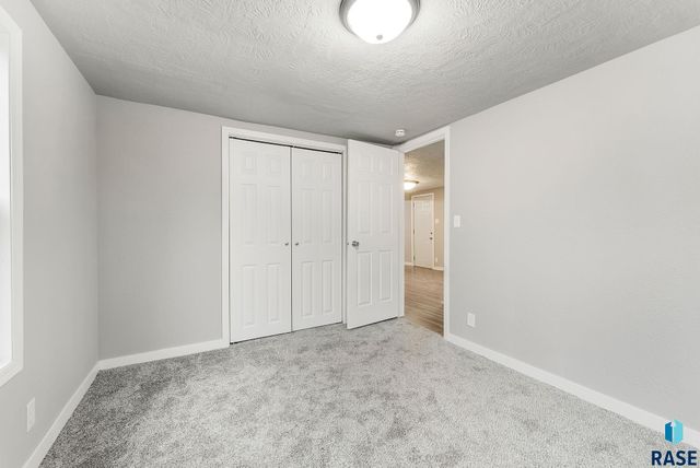 1304 E 22nd St Street, Sioux Falls, SD 57105