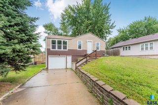 1304 E 22nd St Street, Sioux Falls, SD 57105