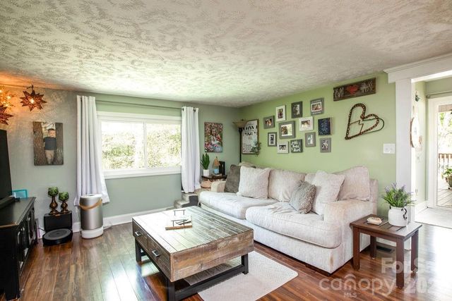 257 Rolling View Drive, New London, NC 28127