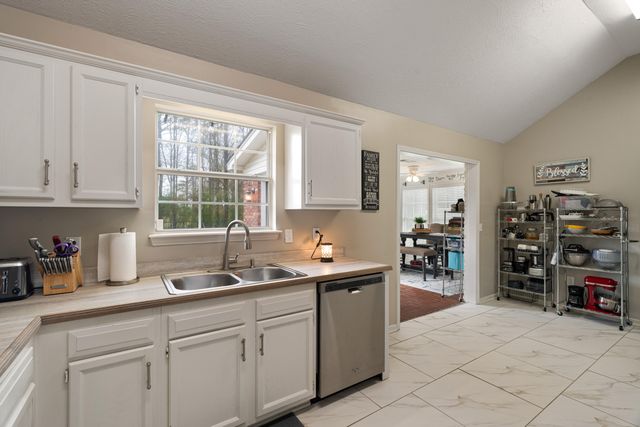 537 Parkview Cove, Richland, MS 39218