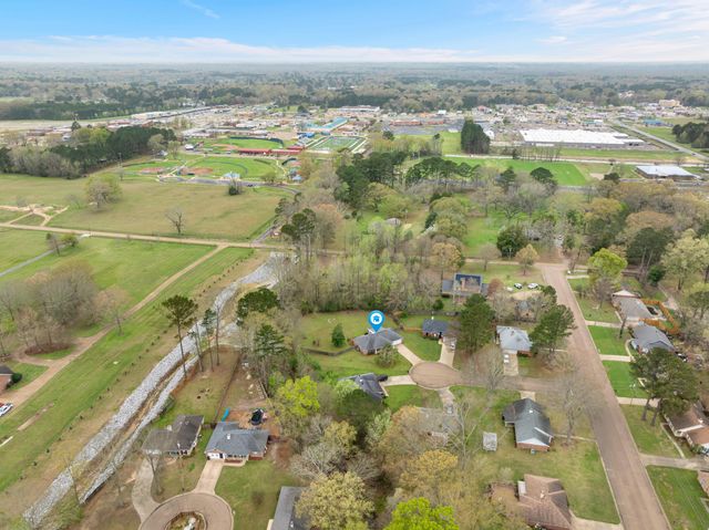 537 Parkview Cove, Richland, MS 39218