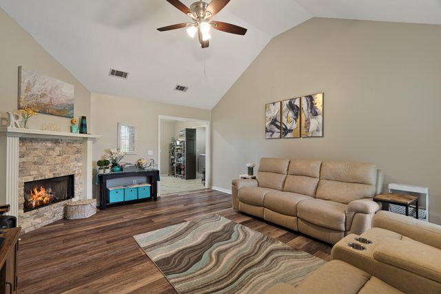 537 Parkview Cove, Richland, MS 39218