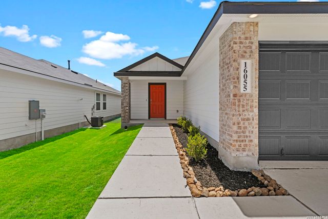 16055 Mahogany Way, Elmendorf, TX 78112
