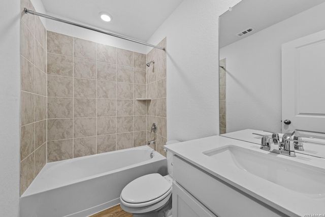 16055 Mahogany Way, Elmendorf, TX 78112
