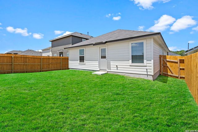 16055 Mahogany Way, Elmendorf, TX 78112