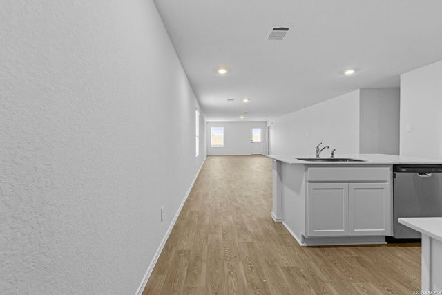 16055 Mahogany Way, Elmendorf, TX 78112