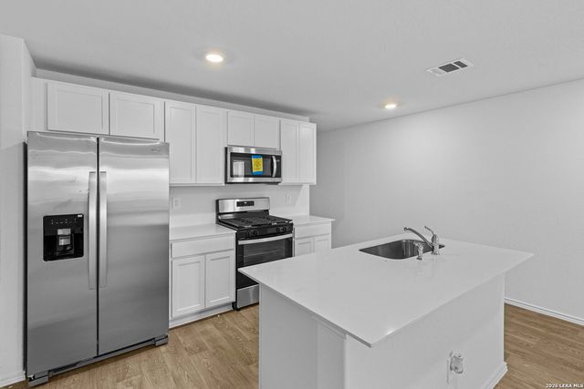 16055 Mahogany Way, Elmendorf, TX 78112