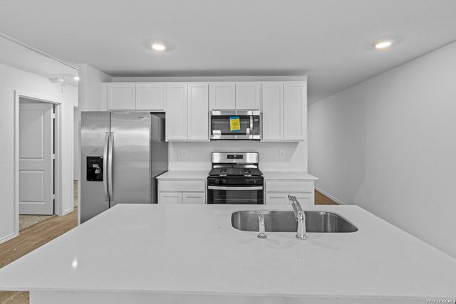 16055 Mahogany Way, Elmendorf, TX 78112