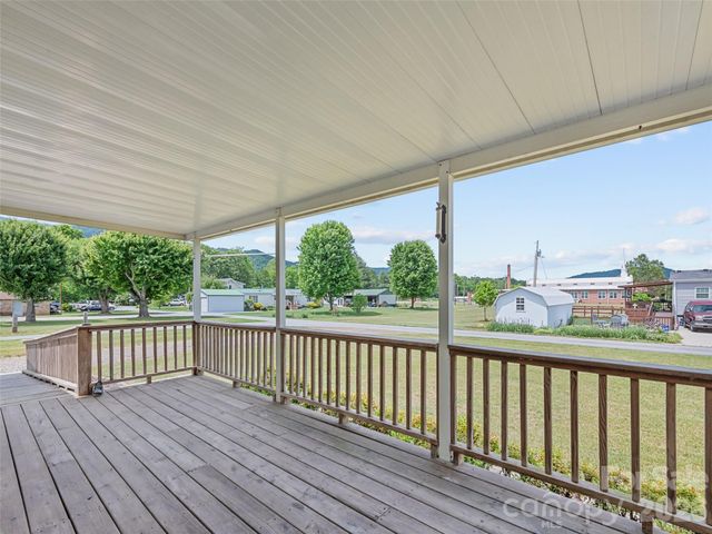 25 Lester Lane, Waynesville, NC 28785