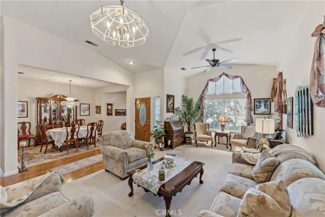 8613 N Whitney, Fresno, CA 93720