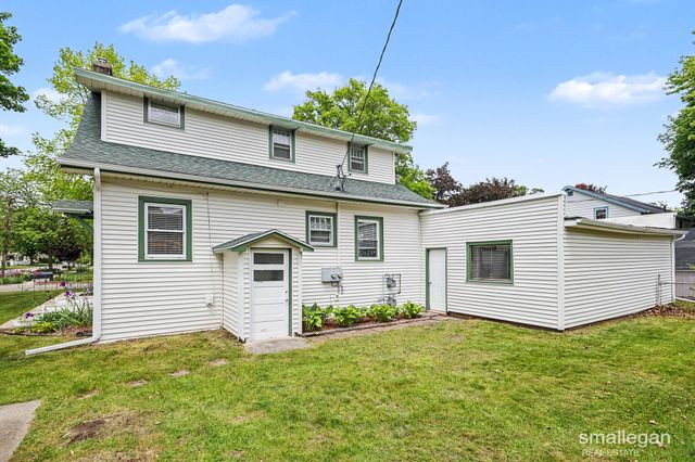 221 S Woodhams Street, Plainwell City, MI 49080