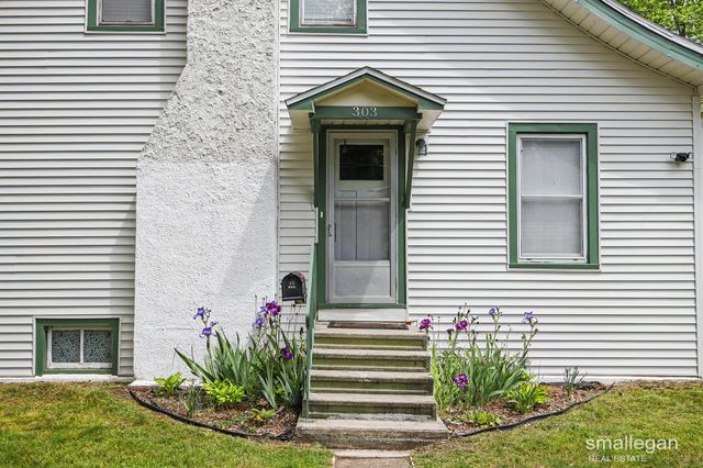 221 S Woodhams Street, Plainwell City, MI 49080