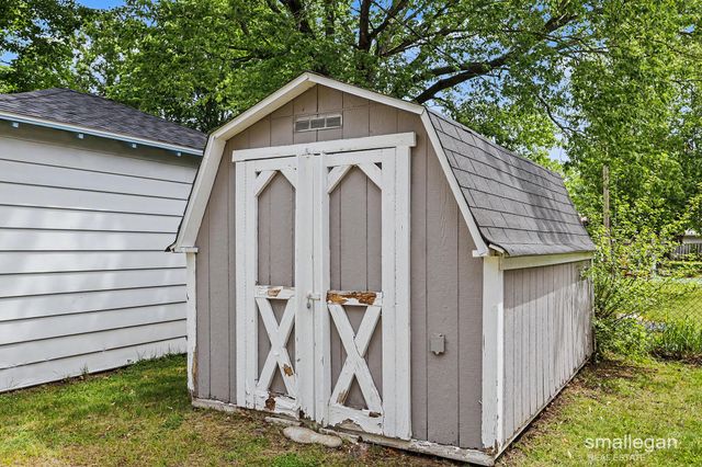 221 S Woodhams Street, Plainwell City, MI 49080