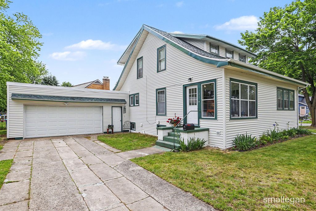 221 S Woodhams Street, Plainwell City, MI 49080