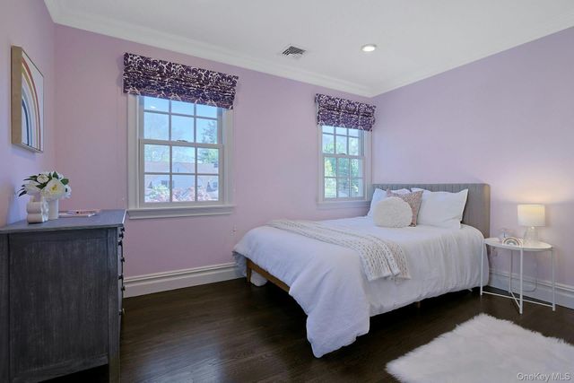 33 Lawrence Road, Scarsdale, NY 10583