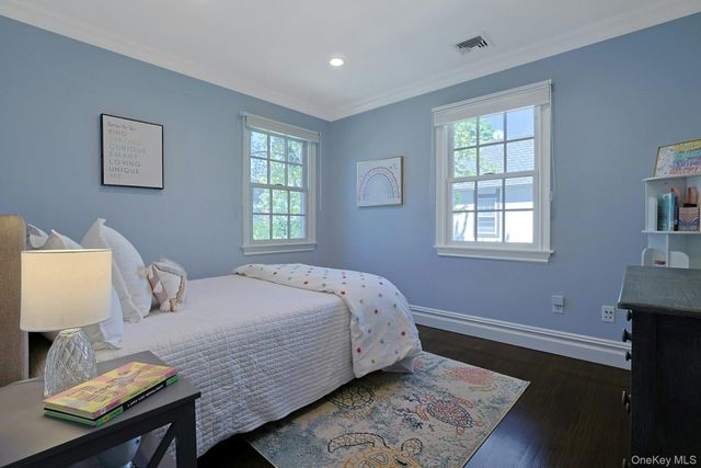 33 Lawrence Road, Scarsdale, NY 10583