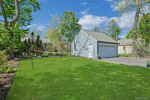 33 Lawrence Road, Scarsdale, NY 10583