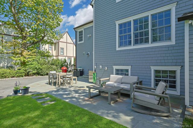 33 Lawrence Road, Scarsdale, NY 10583