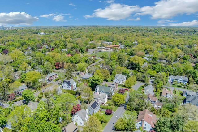 33 Lawrence Road, Scarsdale, NY 10583
