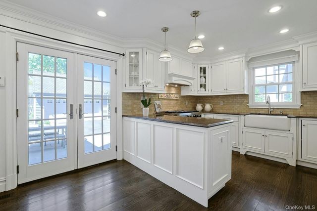 33 Lawrence Road, Scarsdale, NY 10583