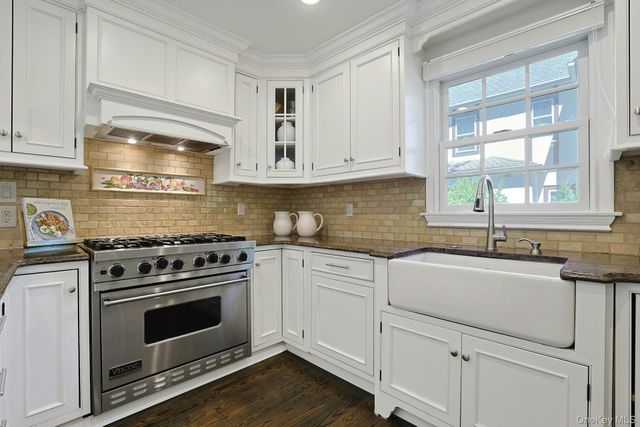 33 Lawrence Road, Scarsdale, NY 10583