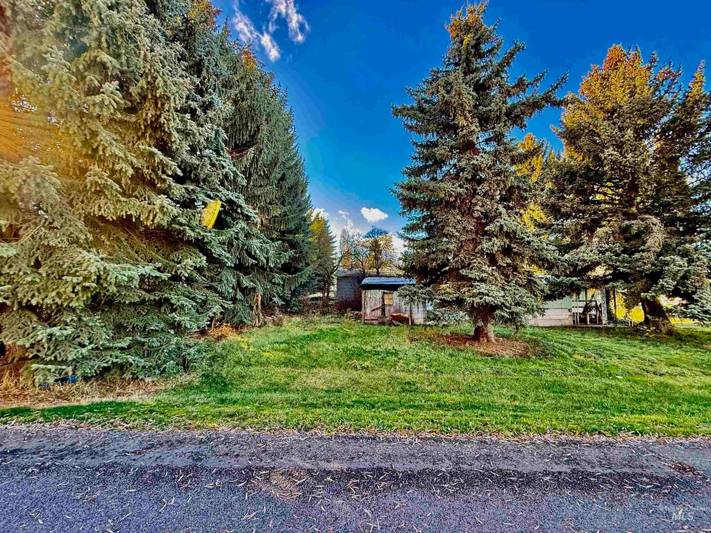102 Woodworth Street, Uniontown, WA 99179