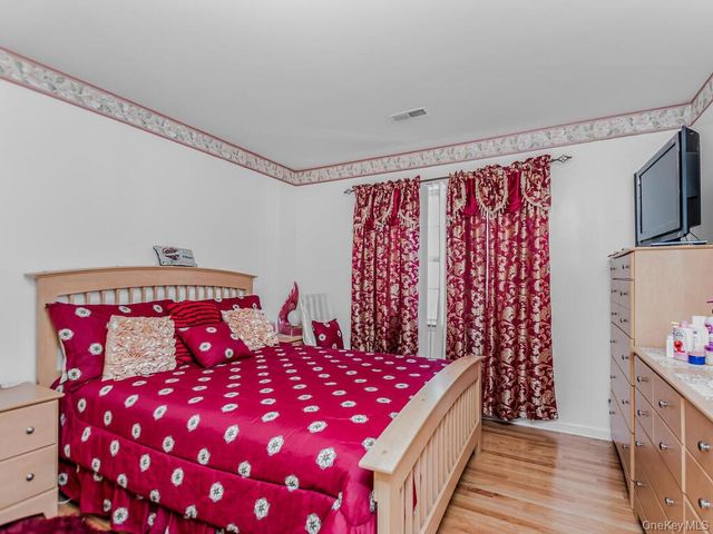 35 Dogwood Drive, Middletown, NY 10940