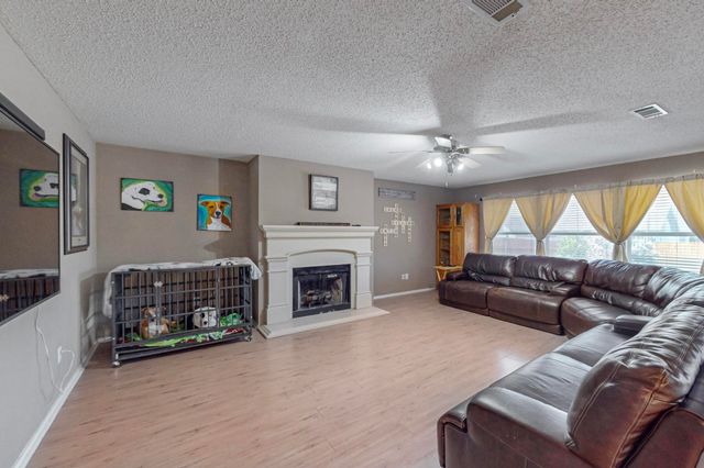 8202 Silverton Drive, Arlington, TX 76001