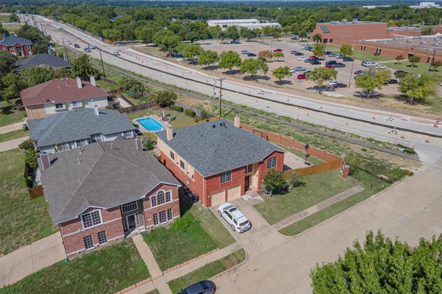 8202 Silverton Drive, Arlington, TX 76001