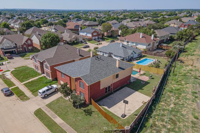8202 Silverton Drive, Arlington, TX 76001