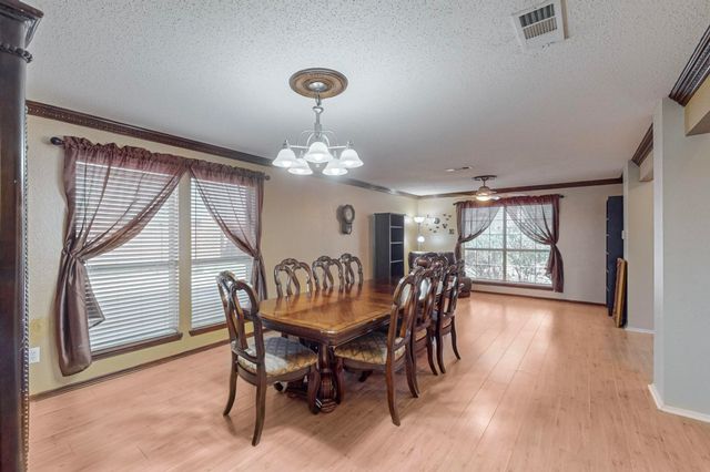8202 Silverton Drive, Arlington, TX 76001