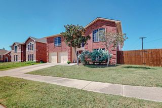 8202 Silverton Drive, Arlington, TX 76001