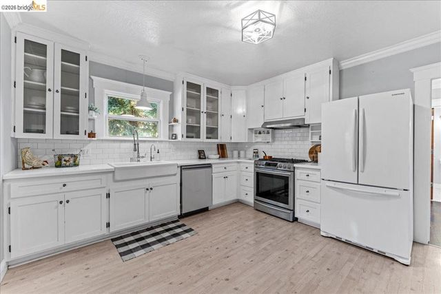 1202 Plaza Dr., Martinez, CA 94553