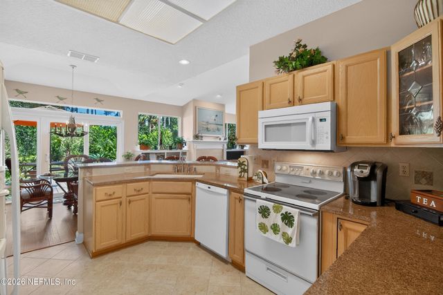 1947 GREEN HERON Point, Jacksonville Beach, FL 32250