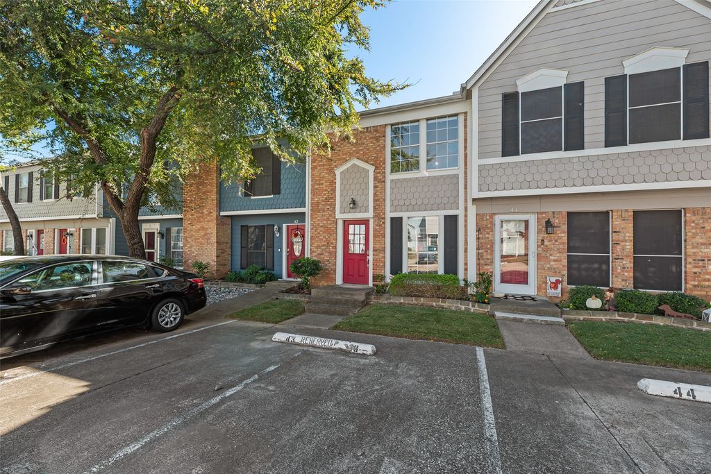 43 Abbey Road, Euless, TX 76039