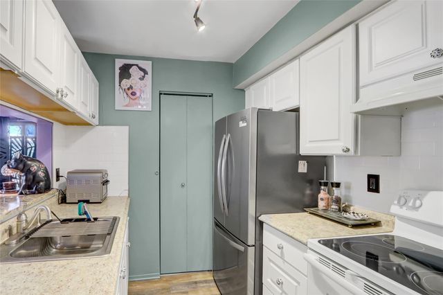 615 Broadway 15, Amityville, NY 11701