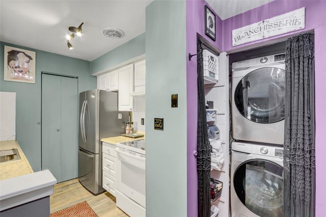 615 Broadway 15, Amityville, NY 11701