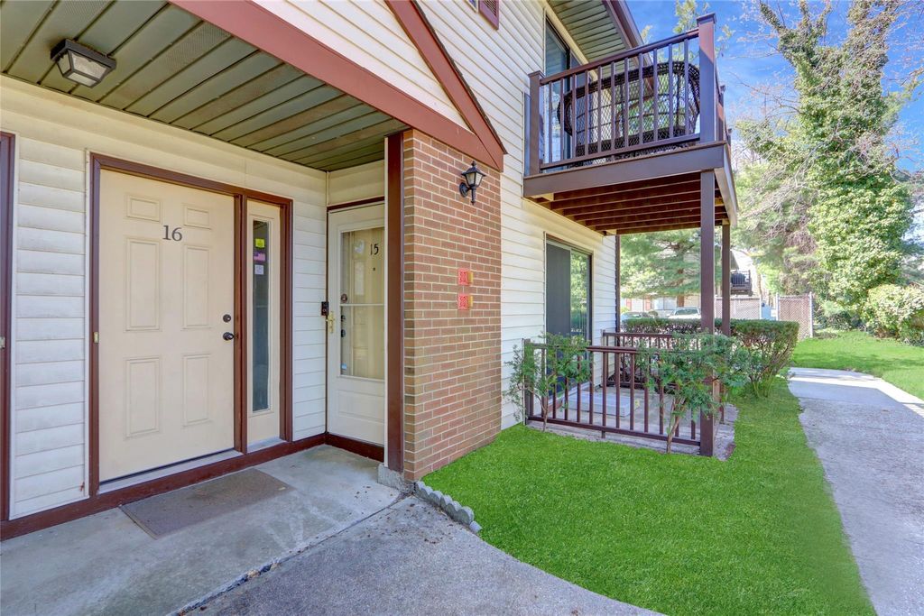 615 Broadway 15, Amityville, NY 11701