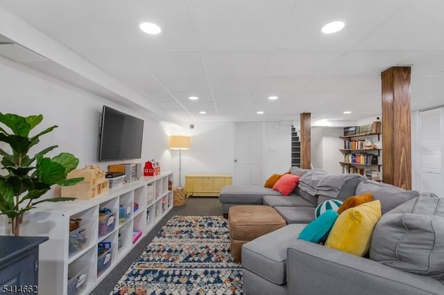 125 Meadowbrook Ave, Wanaque Boro, NJ 07465