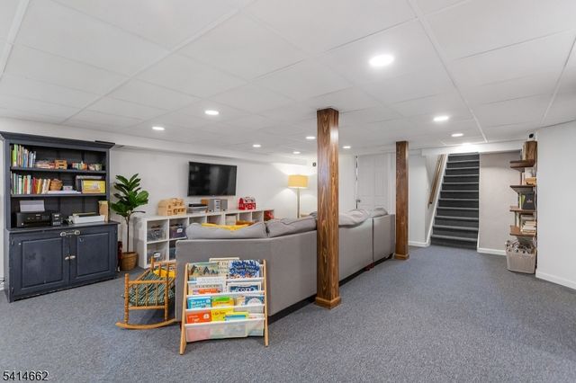 125 Meadowbrook Ave, Wanaque Boro, NJ 07465