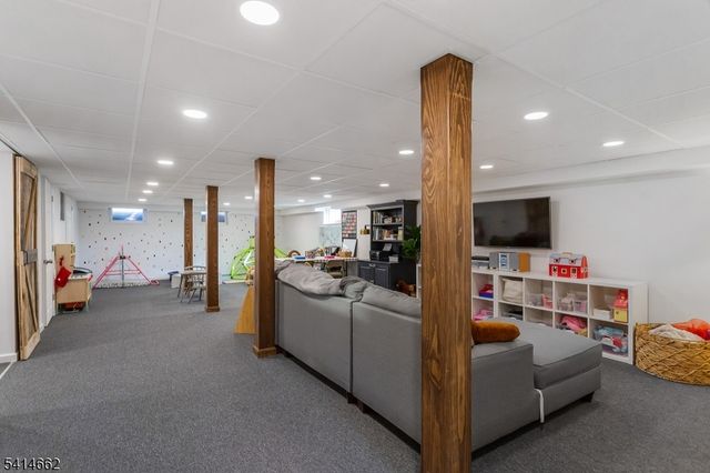 125 Meadowbrook Ave, Wanaque Boro, NJ 07465