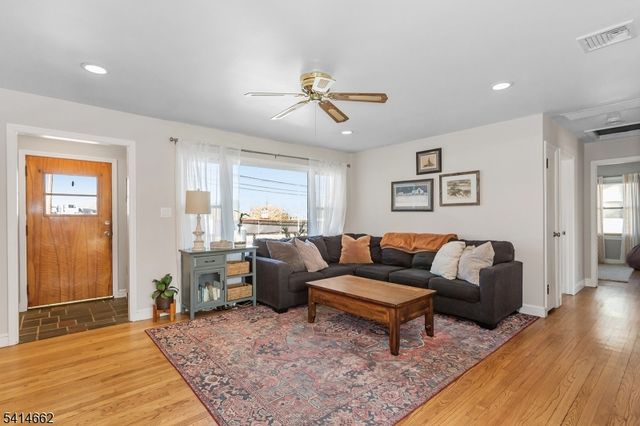 125 Meadowbrook Ave, Wanaque Boro, NJ 07465