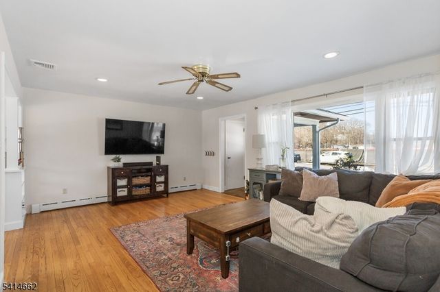 125 Meadowbrook Ave, Wanaque Boro, NJ 07465