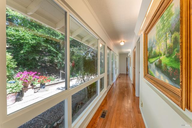 925 Knob Hill Rd, Ukiah, CA 95482